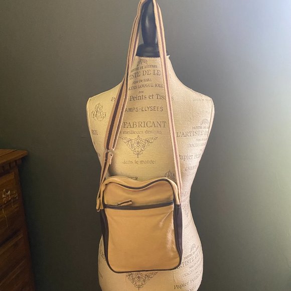 Old Navy tan and brown crossbody messenger bag with adjustable strap - Picture 3 of 9